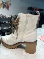 Universal Thread White Boots, 11