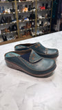 L'Artiste Chino Green Leather Clogs, 40 (9)