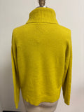 a loves a Green Sweater, M