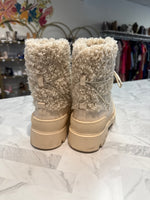 Pretty Little Thing Ivory Boots, 7