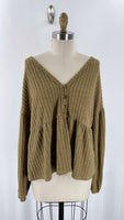 New In Green Top, L