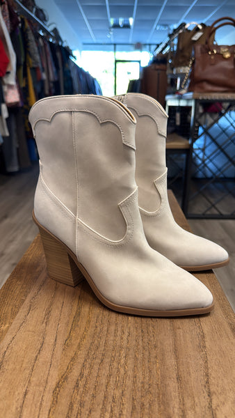 Lauren Conrad Ivory Boots, 8