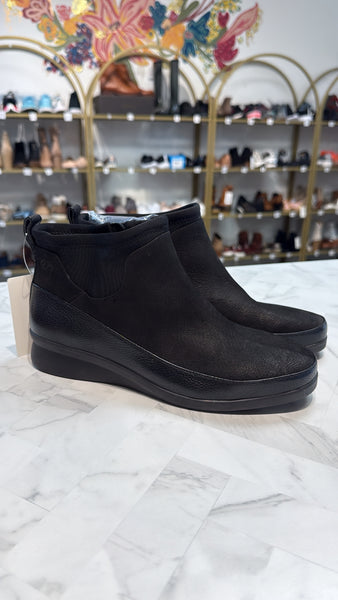 Nurture Black Boots, 6.5