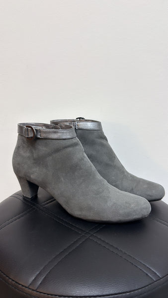 A2 Gray Boots, 9