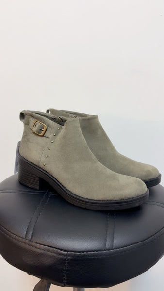 Bzees Green(ish) Olivia Boots, 7.5