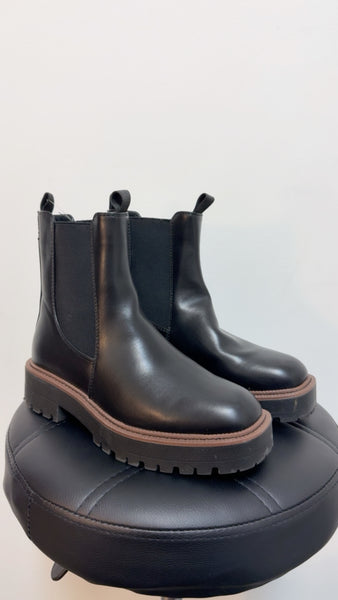 Dream Pairs Black Boots, 8.5