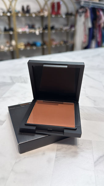 New Defiance Beauty Satin Sovereign Bronzer