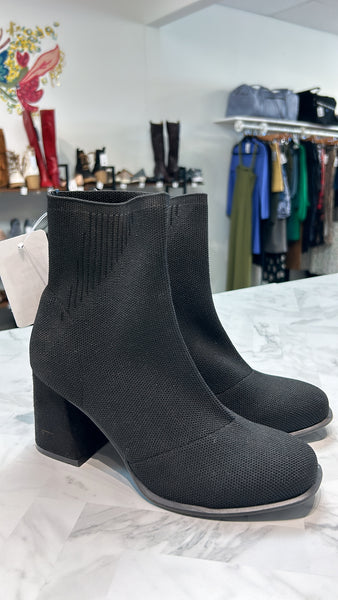 Mia Black Ankle Boots, 7