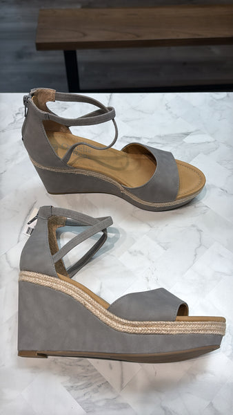 New Ophelia Roe Gray Wedge Sandals, 8