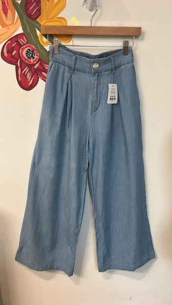 BCBGeneration Chambray High Rise Wide Leg Trouser 26.5” Inseam Jeans, XS