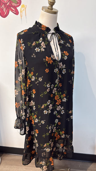 En Creme Black Dress, L