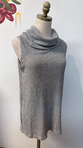Staccato Gray Top, L