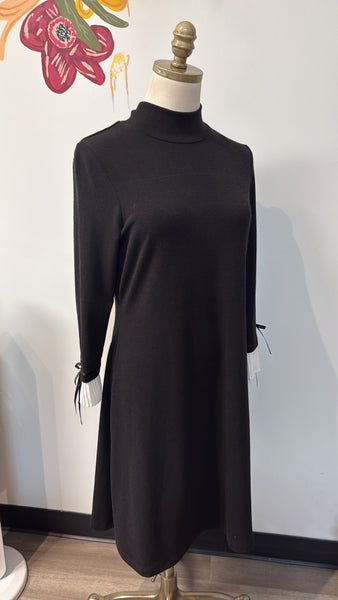 Signature Robbie Bee Black Dress, M
