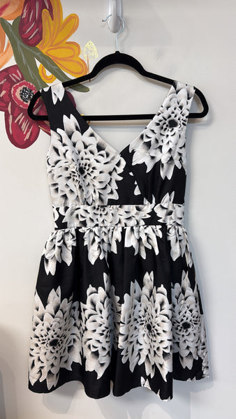 Harper Black/White Dress, S