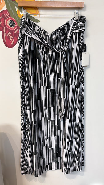 New Robert Louis Black/White Skirt, 3X